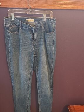 Levi's Women's Skinny Jeans in Medium Blue Wash